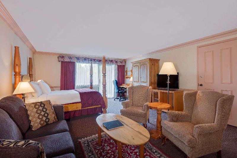 جناح سرير ملكى, Ramada By Wyndham Pinewood Park Resort North Bay