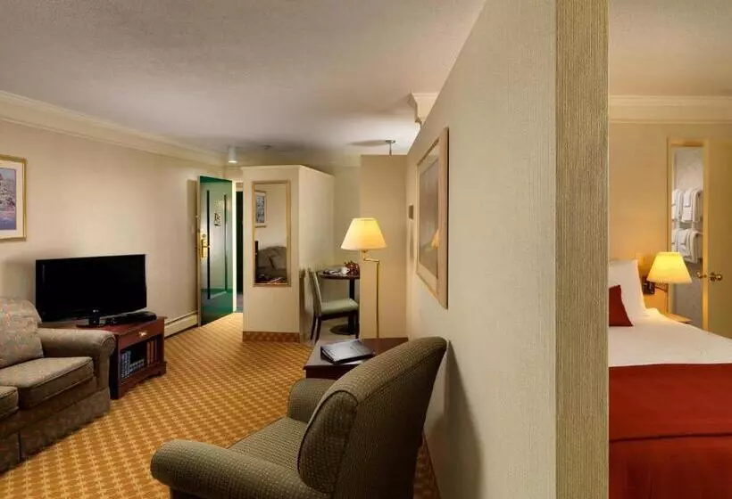 استودیوی استاندارد, Royal Scot Hotel & Suites