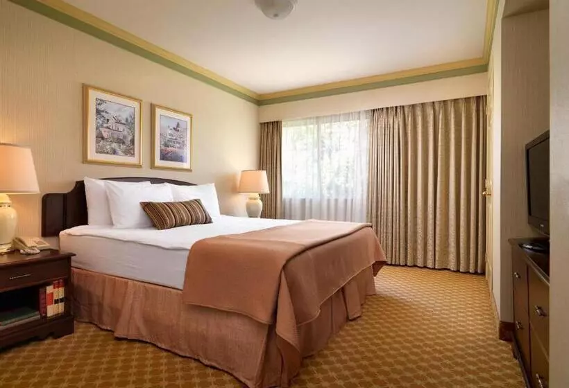 سوییت, Royal Scot Hotel & Suites