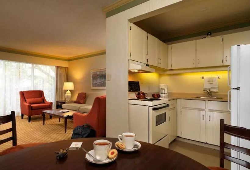 سوییت, Royal Scot Hotel & Suites
