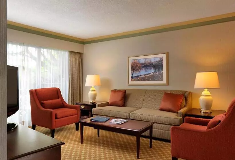 سوییت, Royal Scot Hotel & Suites