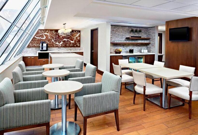 חדר קלאב, Sheraton Ottawa