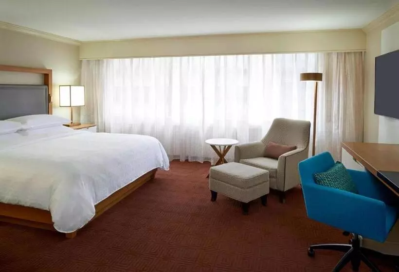Club Room King Bed, Sheraton Ottawa