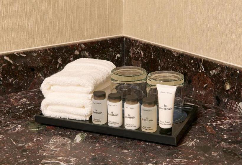 غرفة كلوب سرير كينج, Sheraton Ottawa