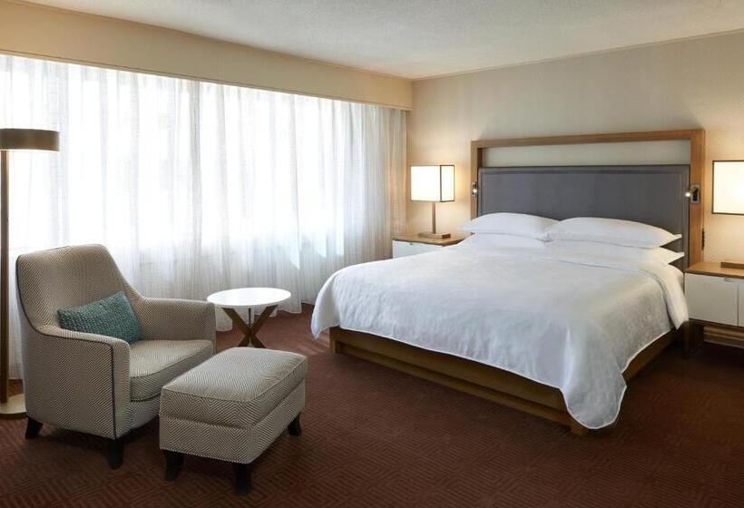 חדר קלאב עם מיטת קינג, Sheraton Ottawa