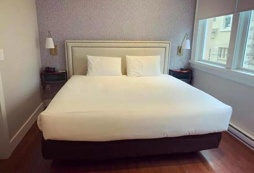 اتاق لوکس با تخت بزرگ, The Bedford Regency
