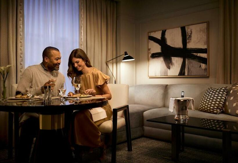 스위트 킹사이즈 침대, Fairmont Royal York