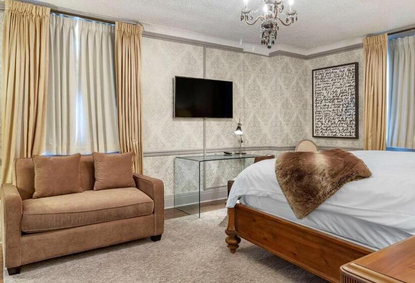 מיטת קינג בסוויטה, The Fort Garry Hotel Spa And Conference Centre, Ascend Hotel Collection