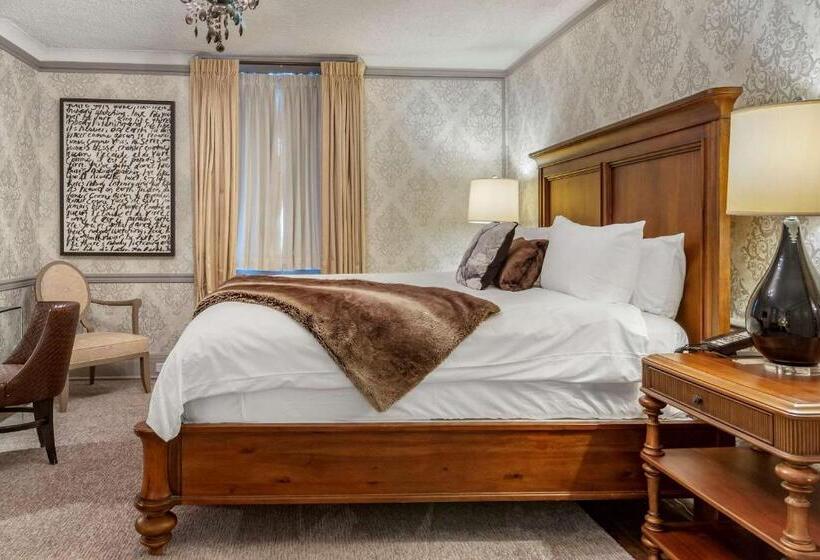 מיטת קינג בסוויטה, The Fort Garry Hotel Spa And Conference Centre, Ascend Hotel Collection