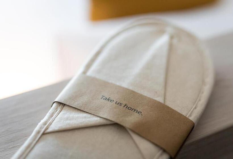 חדר סטנדרט עם מרפסת, Victoria Hotel & Residence