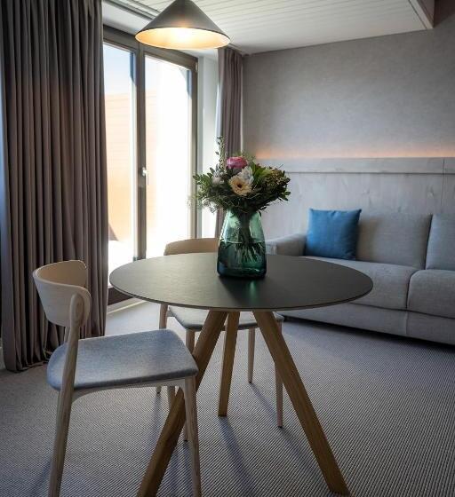 סוויטת ג'וניור עם מרפסת, Victoria Hotel & Residence