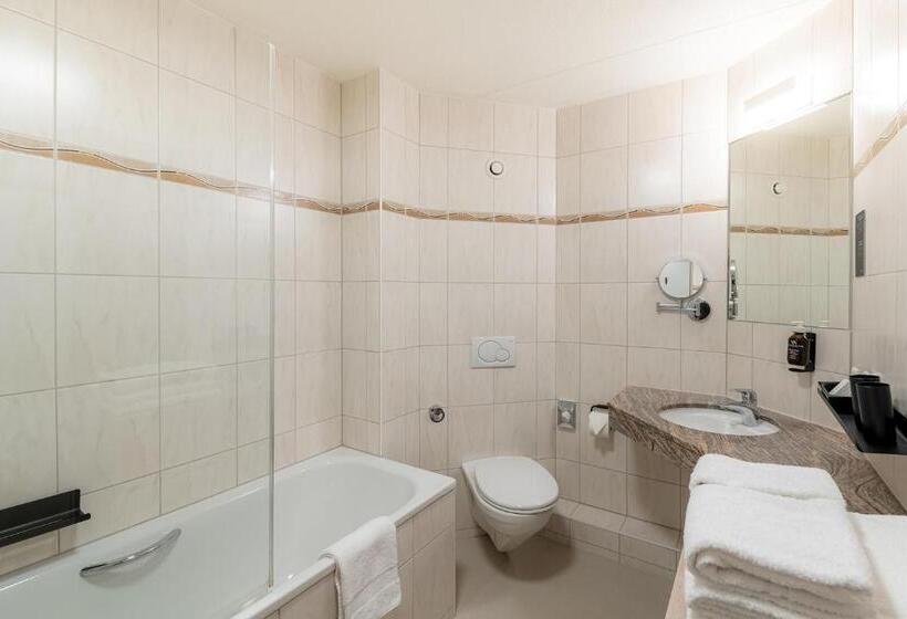 Полулюкс с Балконом, Victoria Hotel & Residence