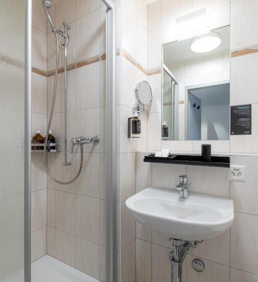 חדר סטנדרט עם מיטת קומתיים, Victoria Hotel & Residence