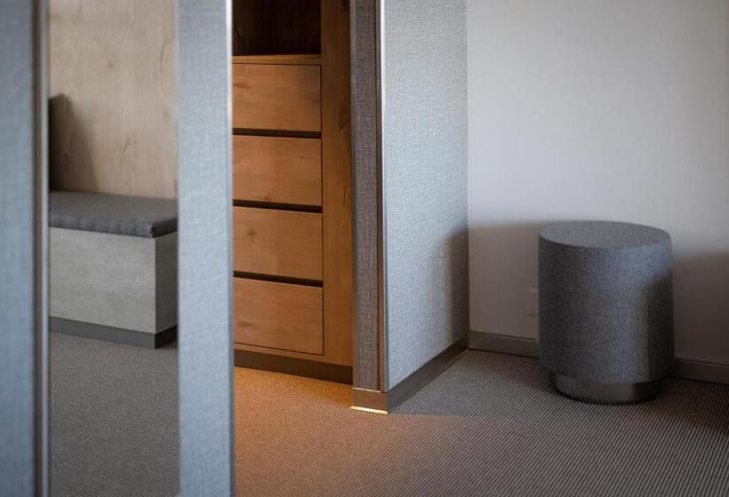 חדר סופריור לארבעה, Victoria Hotel & Residence