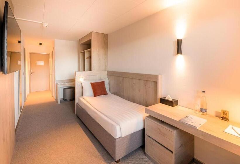 חדר סופריור לשלושה, Victoria Hotel & Residence