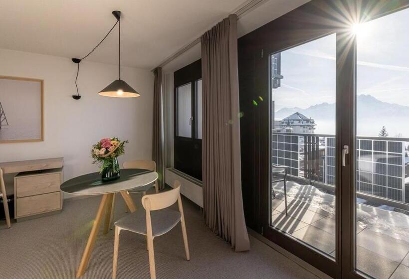 חדר סופריור עם מיטת קינג, Victoria Hotel & Residence