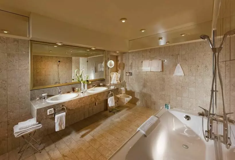 湖の見えるジュニアスイート, Grand Hotel National Luzern