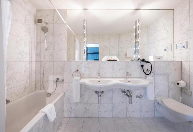 Номер Стандарт Трехместный, Boutique Hotel Balm