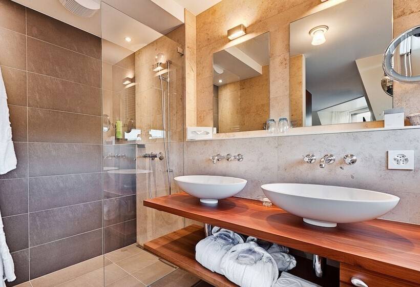 주니어 스위트 호수 전망, Belvédère Strand