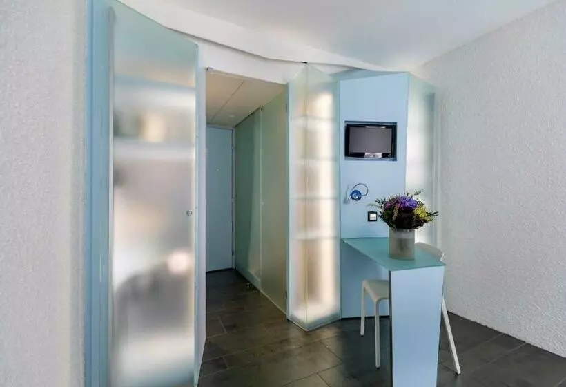 اتاق استاندارد سه نفره, Cristal Design