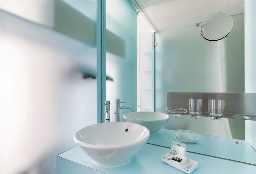 اتاق استاندارد سه نفره, Cristal Design