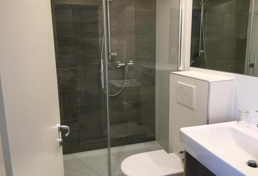 חדר קלאסי, De Chailly