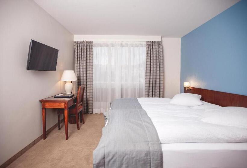 חדר קלאסי, De Chailly