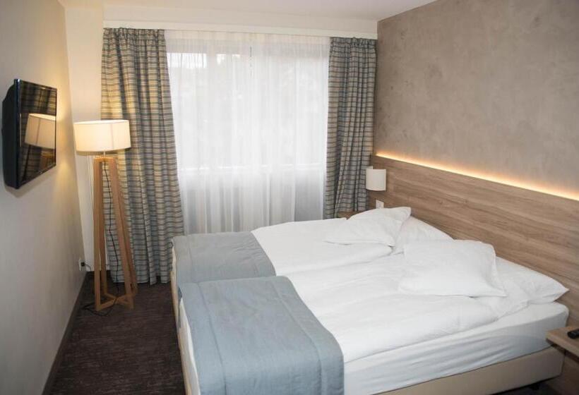 חדר קלאסי, De Chailly