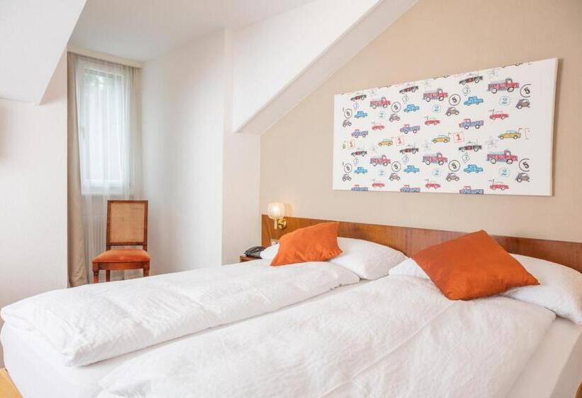 חדר אקונומי, De Chailly