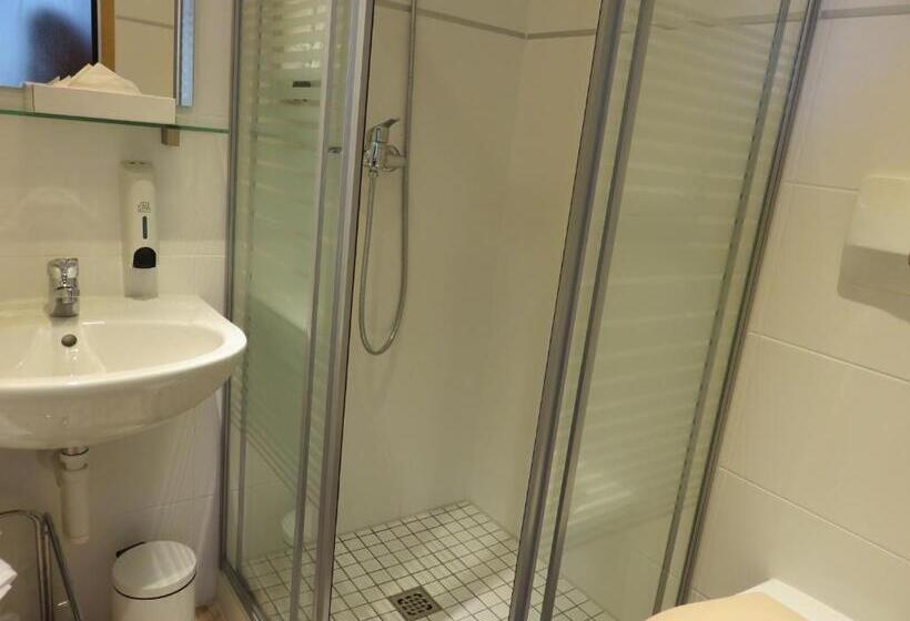 חדר אקונומי, De Chailly