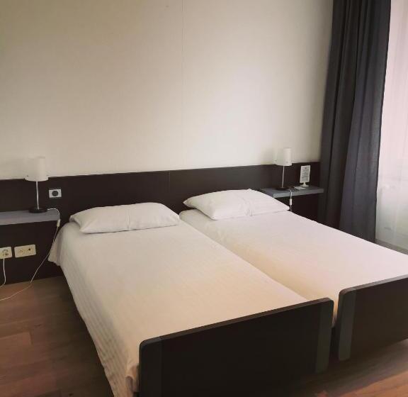 غرفة قياسية, Fleur De Lys