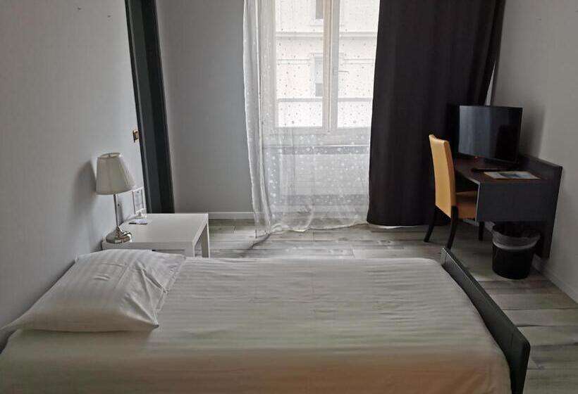 غرفة قياسية فردية, Fleur De Lys