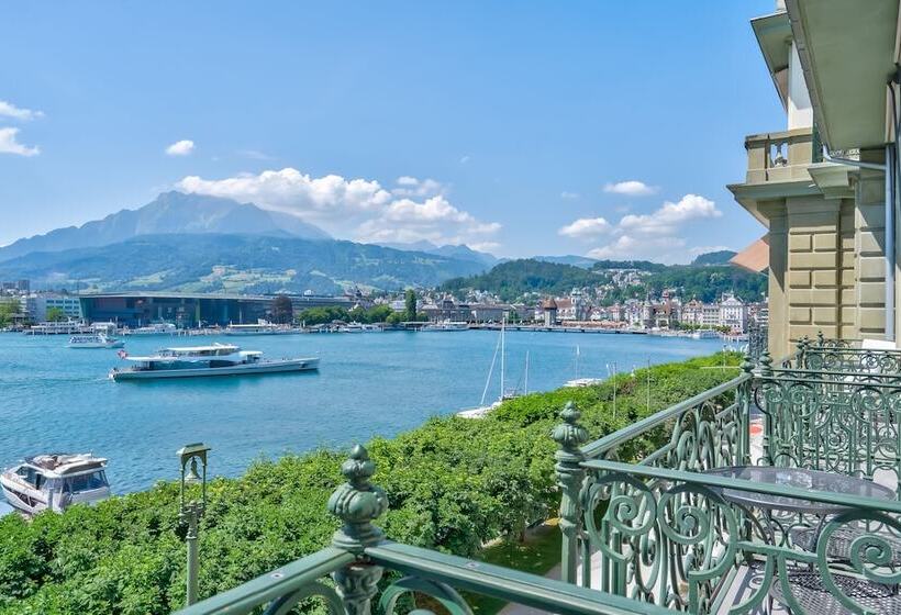 带河湖景观的轻年套房, Grand Hotel National Luzern