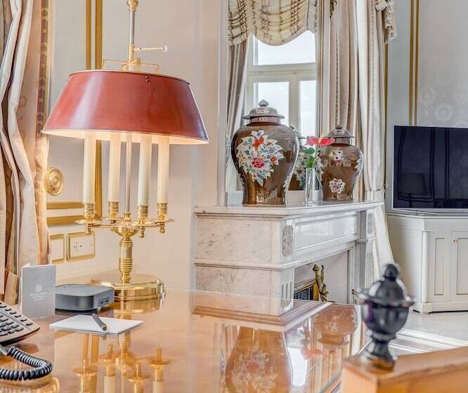 带河湖景观的轻年套房, Grand Hotel National Luzern