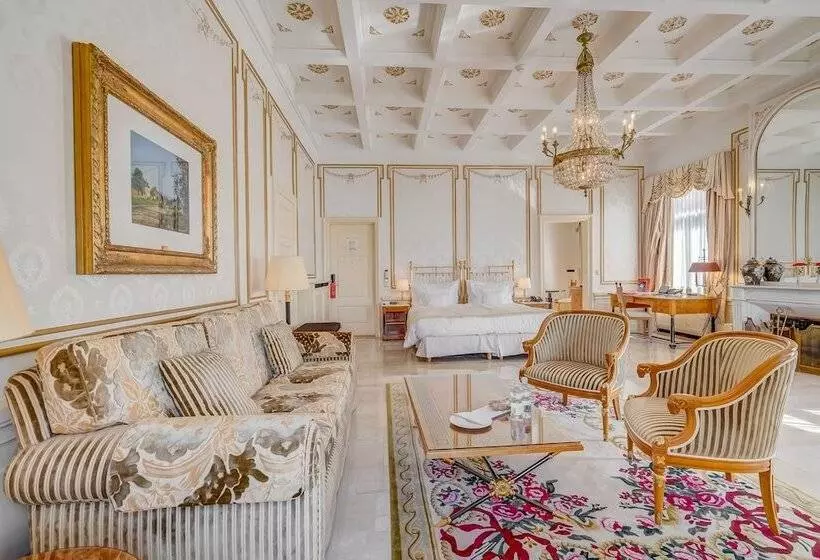 Suite with lake view, Grand Hotel National Luzern