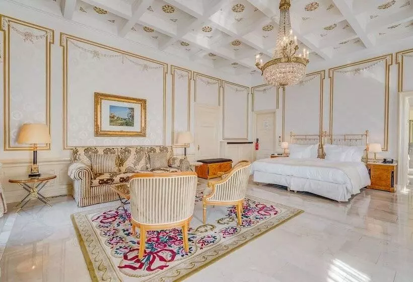 Suite with lake view, Grand Hotel National Luzern