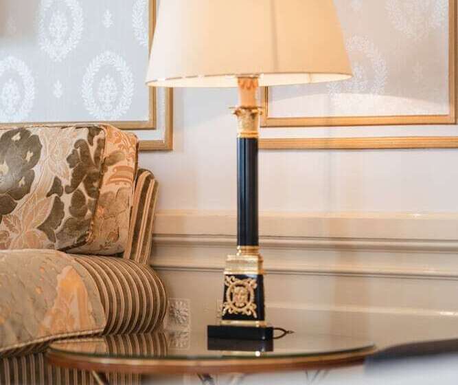 带河湖景观的轻年套房, Grand Hotel National Luzern