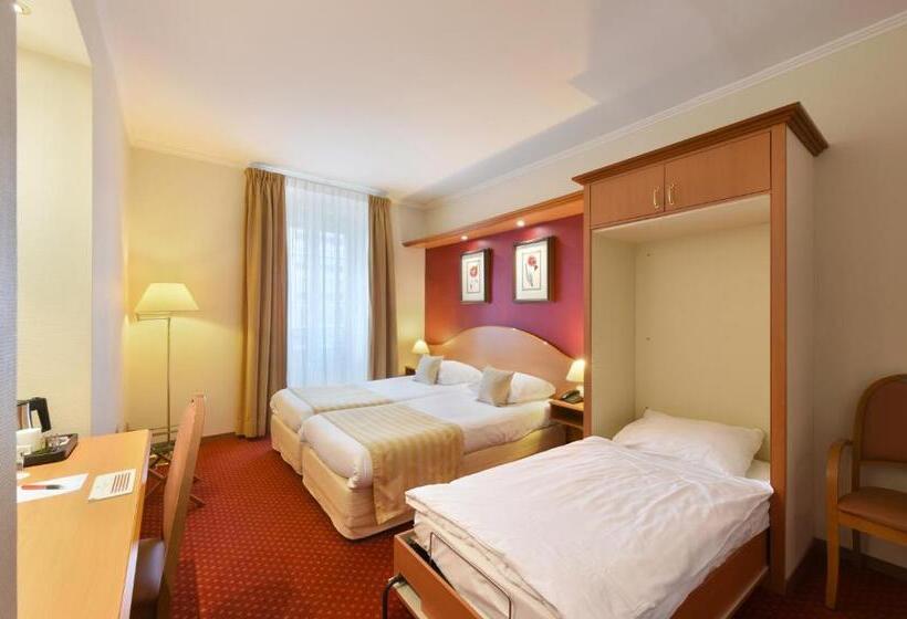 اتاق استاندارد سه نفره, International & Terminus