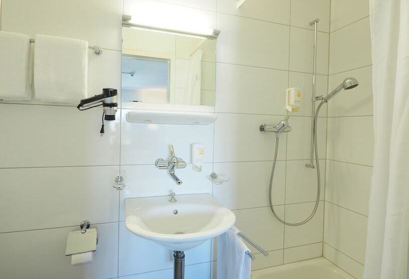 标准单人间, Holiday Thun