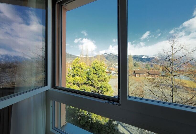 标准单人间, Holiday Thun