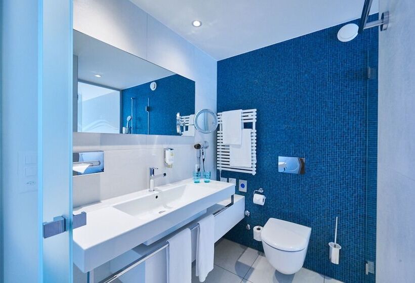 标准间, Holiday Thun