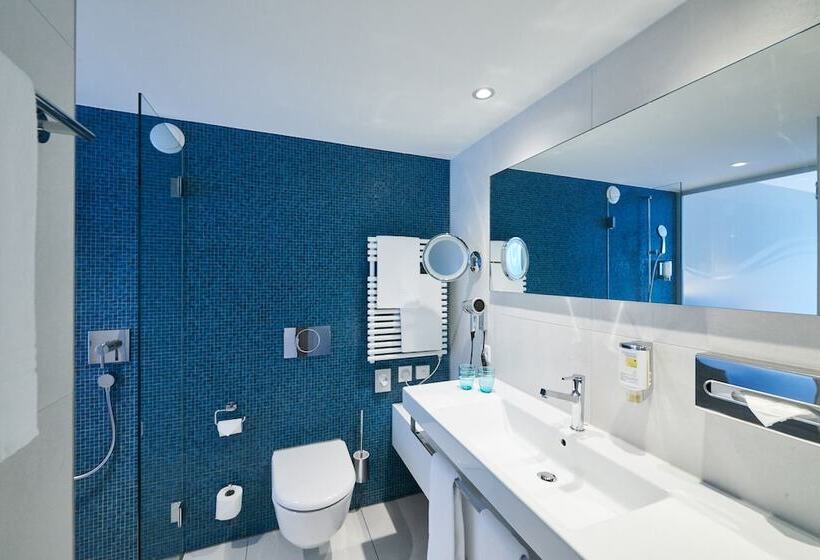 标准间, Holiday Thun