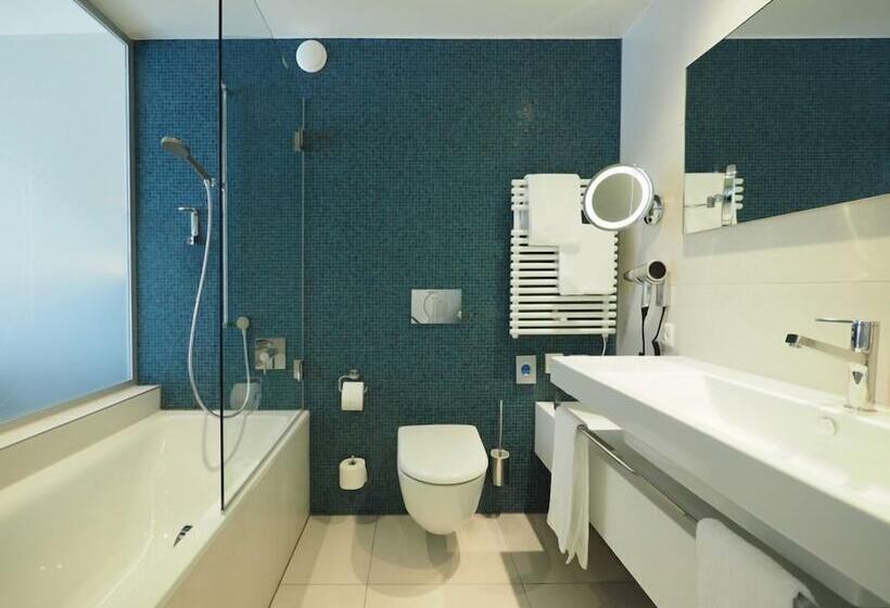 标准间, Holiday Thun