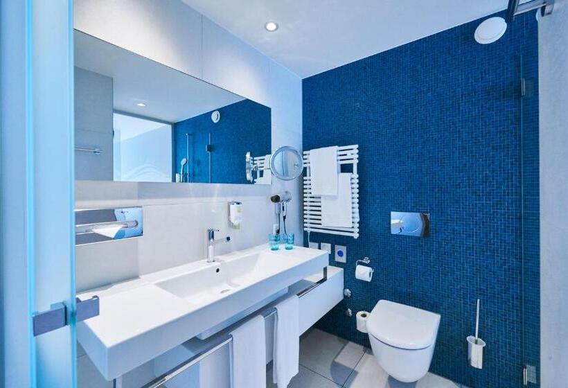 标准间, Holiday Thun