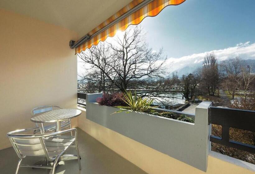 四人标准间, Holiday Thun