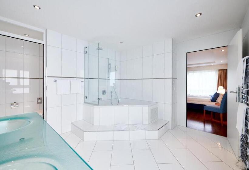 四人标准间, Holiday Thun