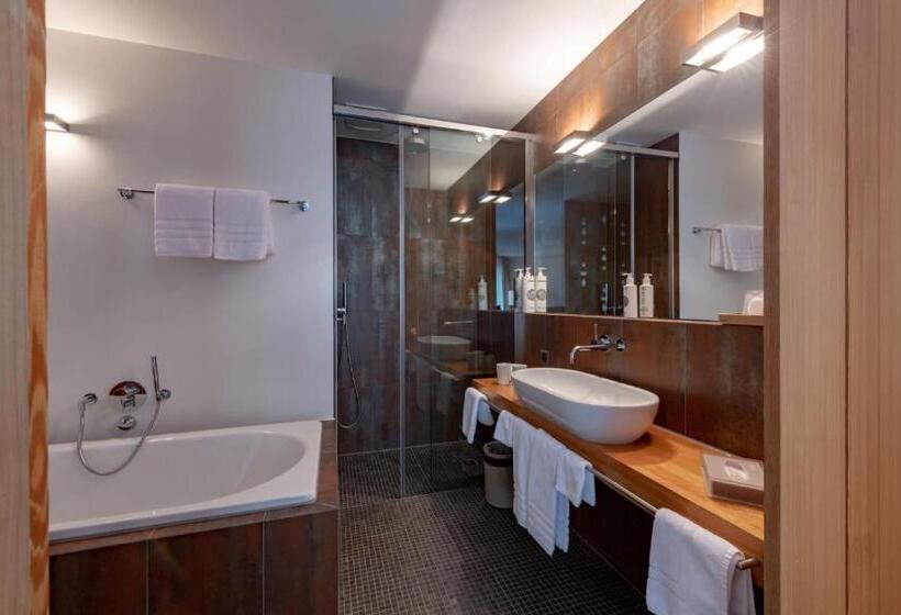 带阳台的高级房间, Schweizerhof Lenzerheide