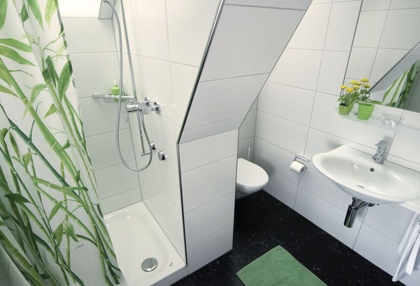 Négyágyas Standard Szoba, Münzgasse   Self Check In