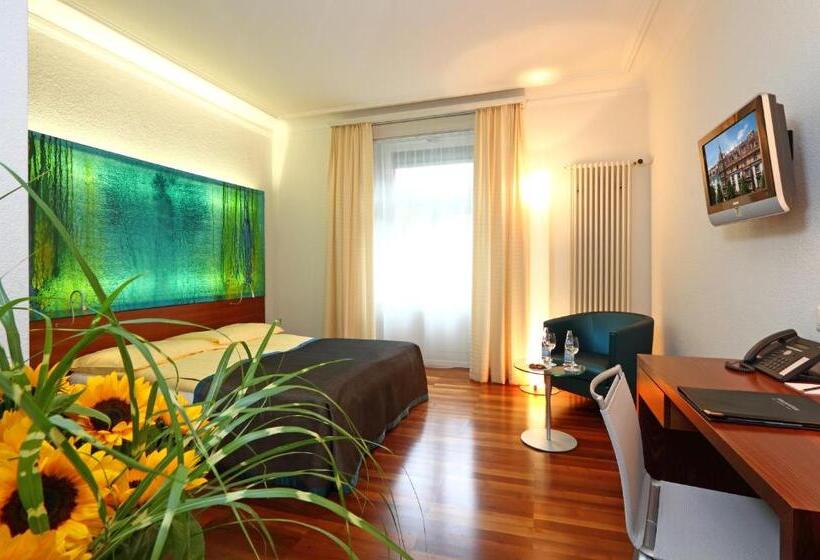 スタンダードトリプルルーム, Waldstätterhof Swiss Quality