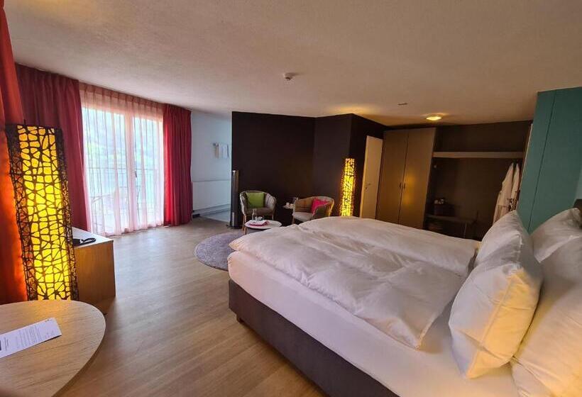 Superior room with lake view, Seehotel Wilerbad Spa & Seminar